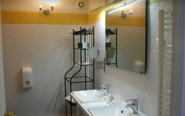 Best Western Blanche De Castille Dourdan