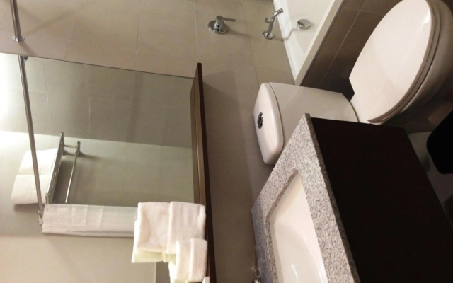 Microtel by Wyndham Acropolis