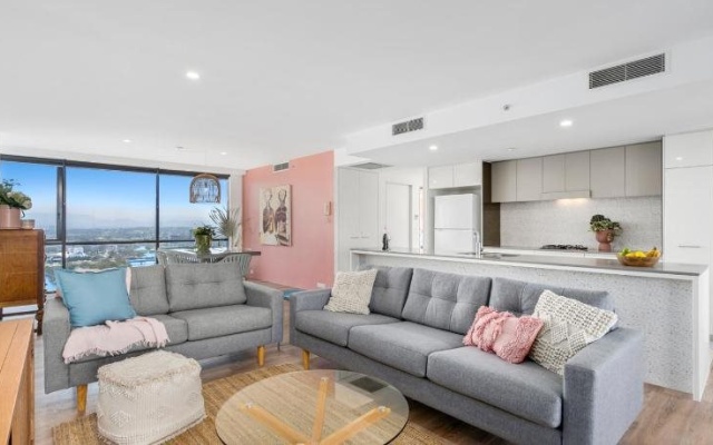 Circle on Cavill by GCLR – Guest Rooms – Gold Coast