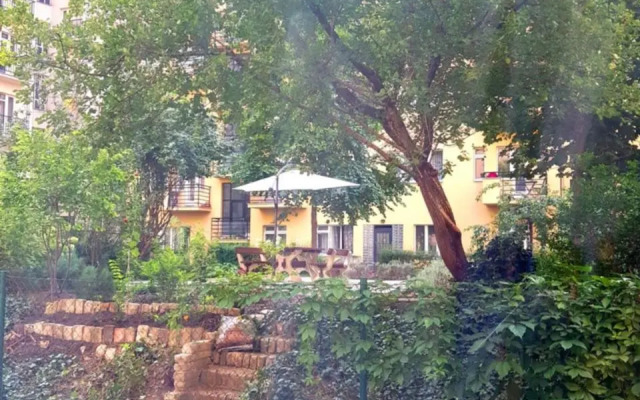 Stylish Apartment A Few Steps From Metro