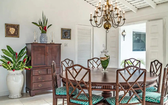 Magnificent 5-Bedroom Estate Villa, Sleeps 12