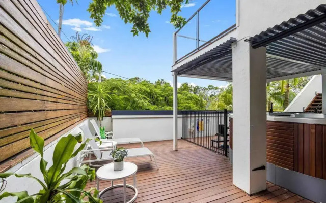 Peregian Beach Holiday House & Resort Pet Friendly