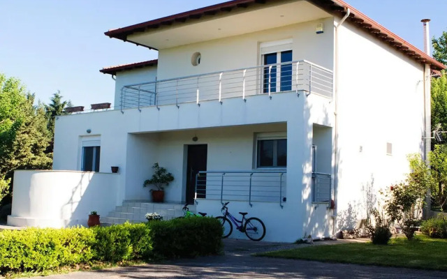 This wonderful 300m2 house in Gefira Thessaloniki...