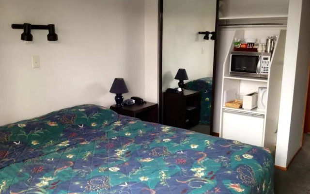 Academy Motor Lodge