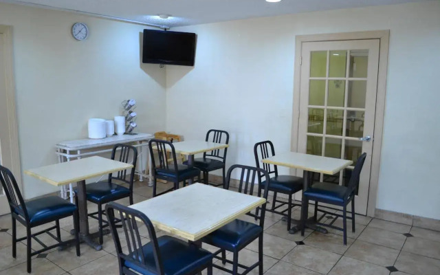 Red Carpet Inn - Newark Airport