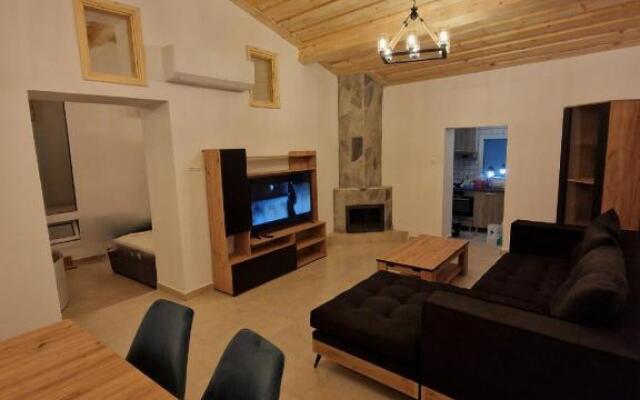 Aprosmeno Jacuzzi House 4