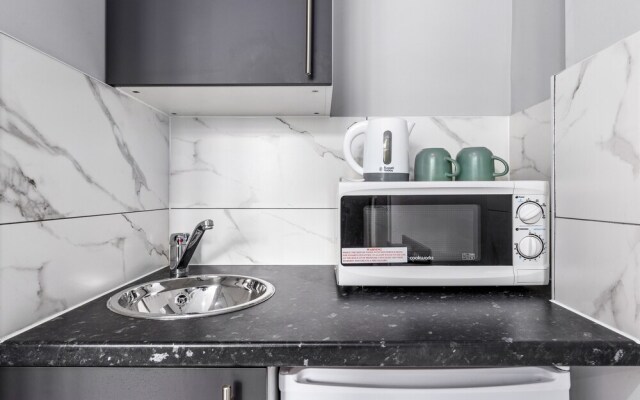 Serviced Ensuite Room Feltham Heathrow London Tw13