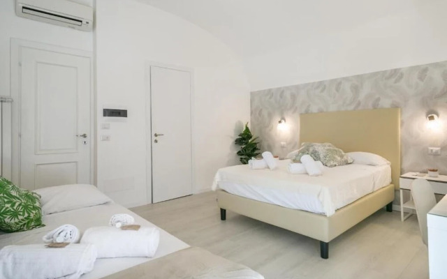 White Candia Guesthouse