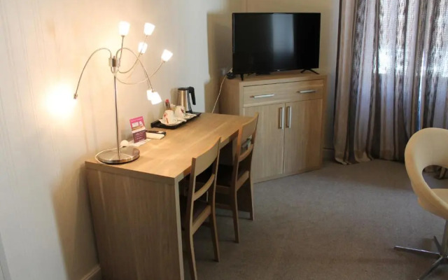 Logis Hotels  Auberge De La Tour   Hôtel Et Restaurant