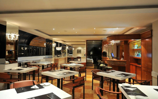 Cosmos Hotel