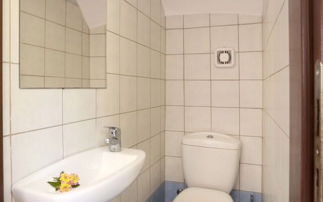Aithra Apartments & Suites