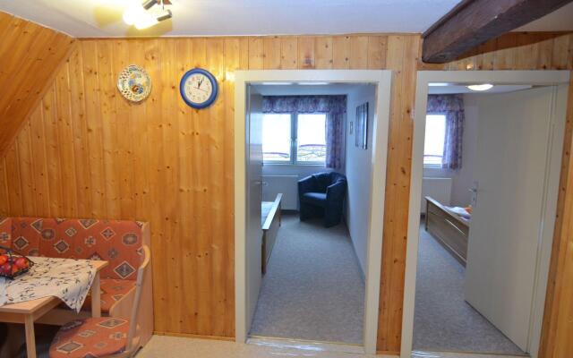 Large holiday home - two living areas, quiet location, big garden, grilling area