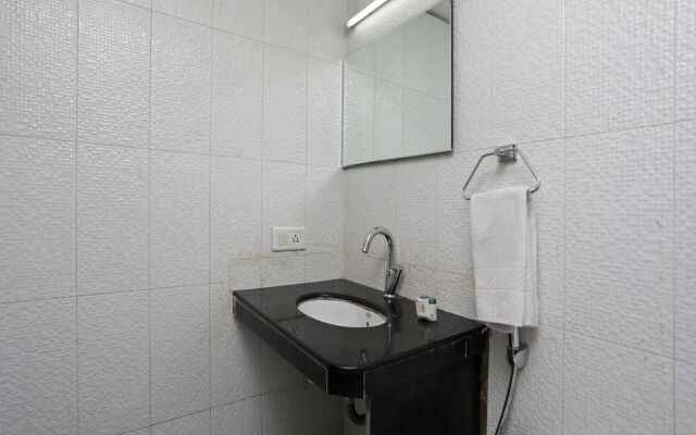 OYO 8717 Everest Inn Hotel