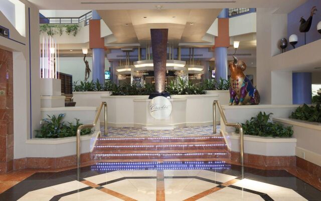 The Cincinnatian Hotel Curio Collection by Hilton
