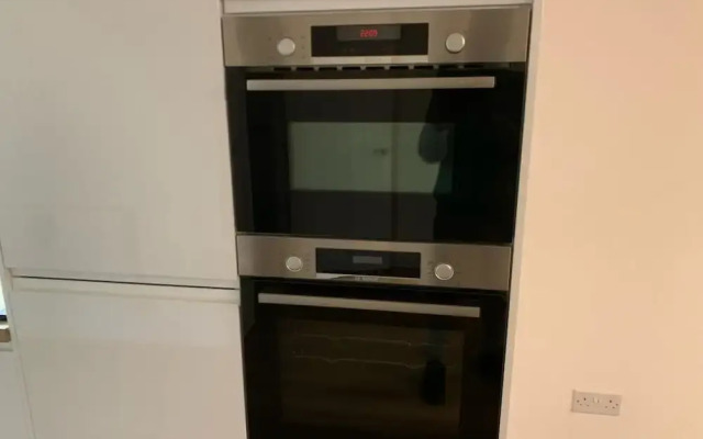 Brand New Entire 4 Bed House/multiple Parking
