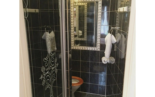 Maranton House Hotel