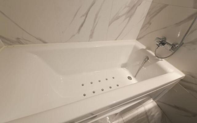 West In Hotel