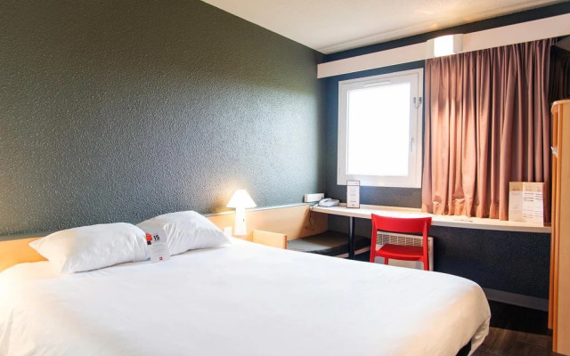 ibis Falaise Coeur de Normandie