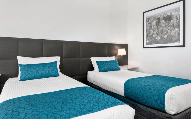 Comfort Inn & Suites Manhattan – Guest Rooms – Adelaide