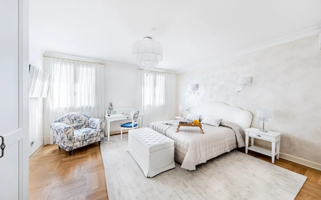 Luxury Lake Front Catullo A2 by Wonderful Italy