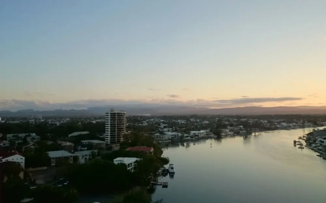 Surfers Hawaiian Holiday Apartments