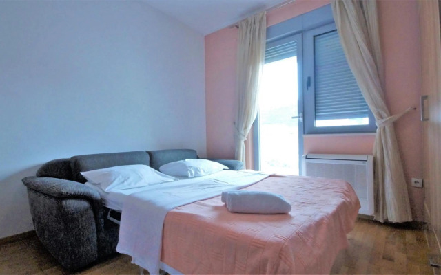 M&L Lux 3-bedroom apartment (sea view)