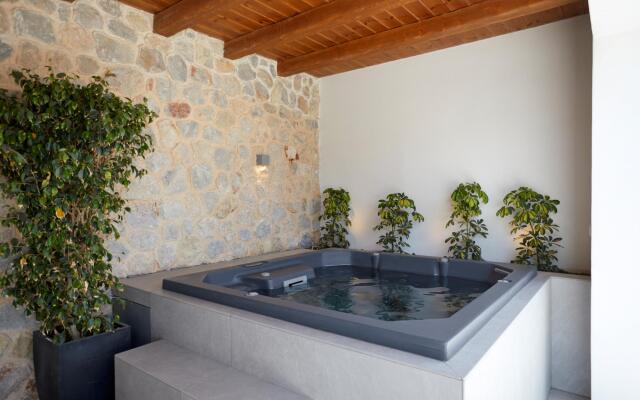 Kamini White I Villa