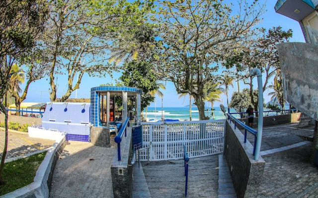 Pé na areia do Guarujá - Praia do Tombo (F)