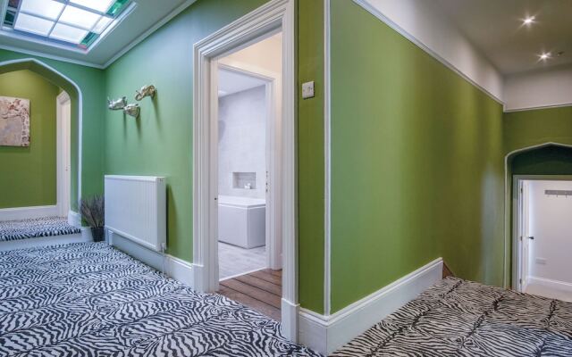 Hill House Country Estate - Princes Gate