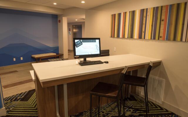 Holiday Inn Express & Suites Orland Park - Mokena, an IHG Hotel