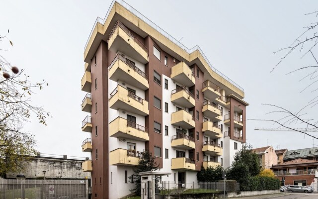 Suitelowcost Humanitas Apartment