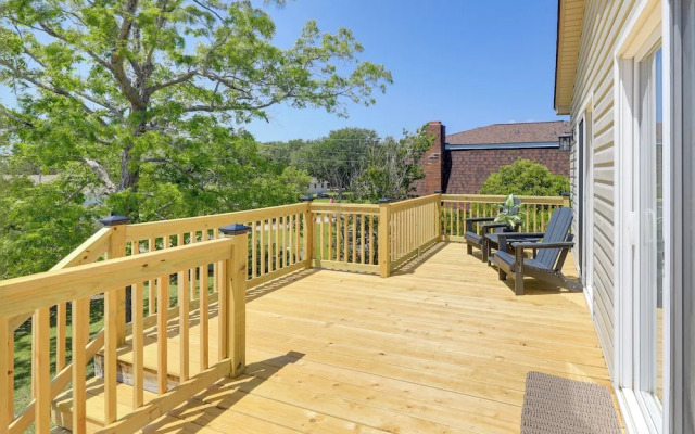 Waterfront Crystal Coast Vacation Rental w/ Deck!