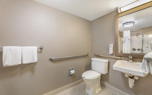 Red Roof Inn Erie – I-90