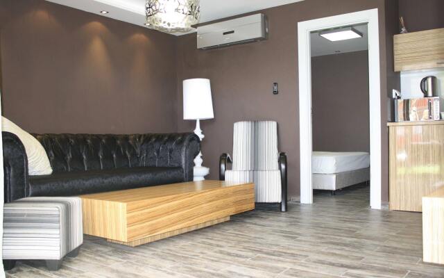 Rich Luxury Suites