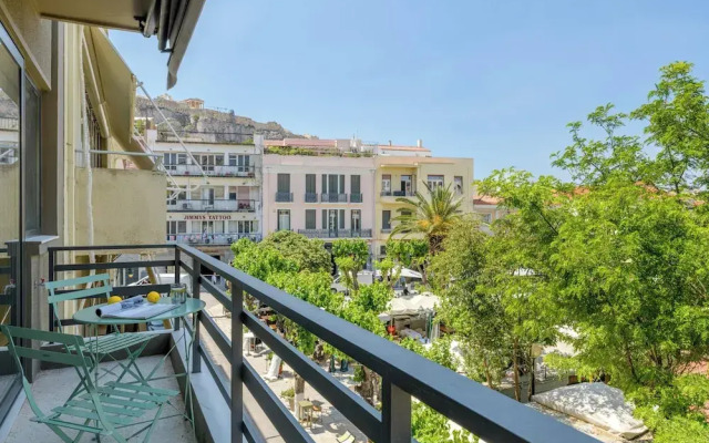 Momo Suites Acropolis by Aura Homes