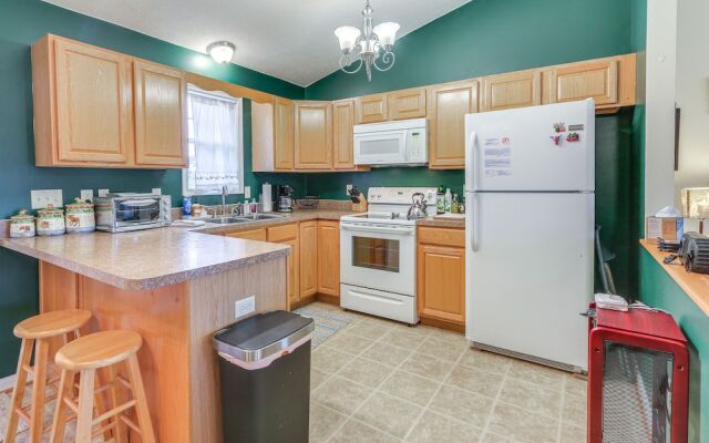 Charming Shenandoah Retreat w/ Deck & Grill!