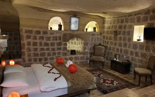 Kapalos Cave Hotel