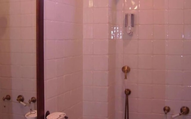 Azalea & Glicine House