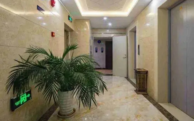 Super 8 Hotel Premier