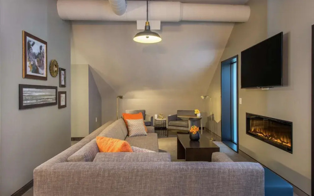 Hotel Saranac, Curio Collection by Hilton