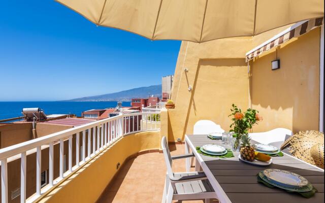 Beachfront triplex with swimming pool parking