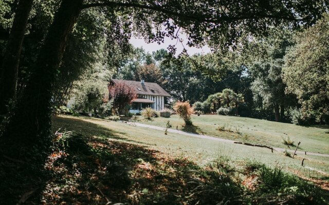 Coco Barn Wood Lodge