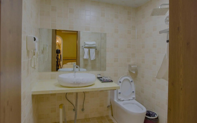 Layton Business Hotel