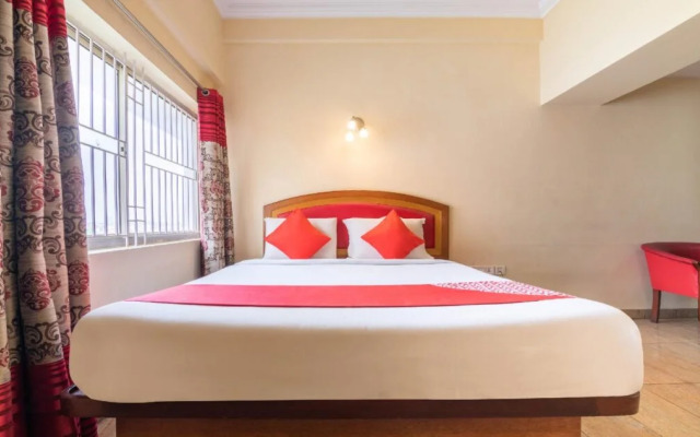 Aura Inn by OYO Rooms