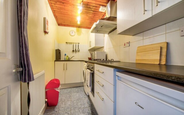 Central Apartment With Private Courtyard Space