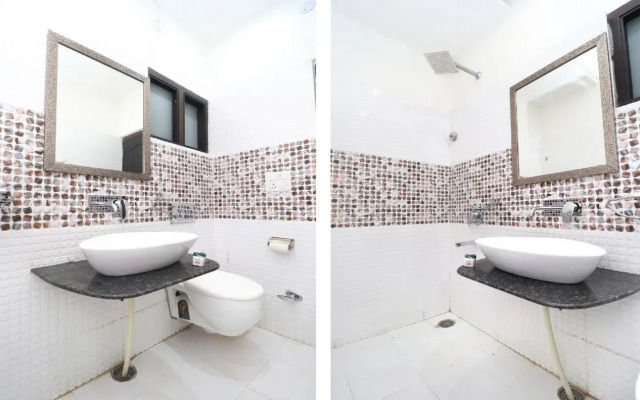 Hotel Signature By OYO Rooms