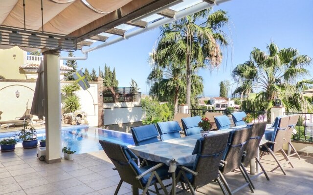 Marvelous Villa with Infinity Pool Ref 85