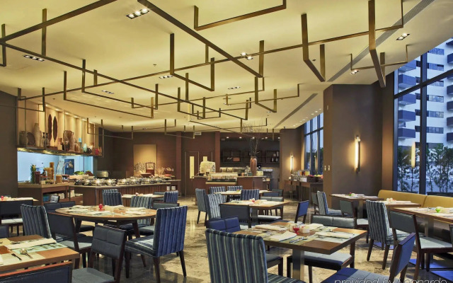 Holiday Inn & Suites Makati by IHG