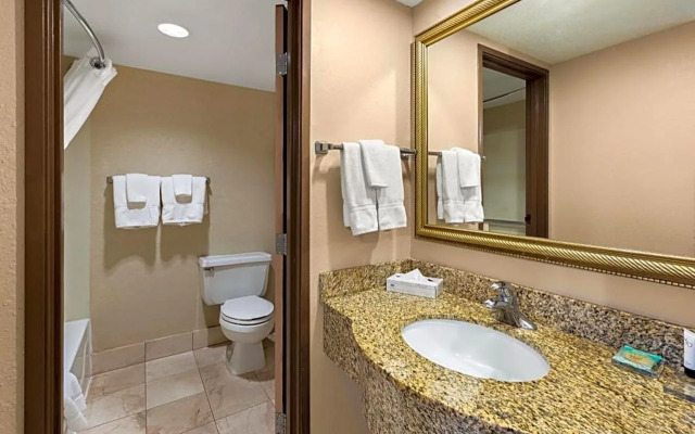 Отель RL Cleveland Airport West