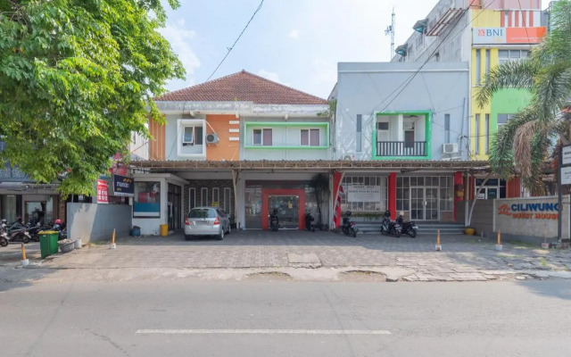 RedDoorz @ Ciliwung Street